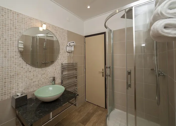 & Restaurant Le Belvedere מלון 3*