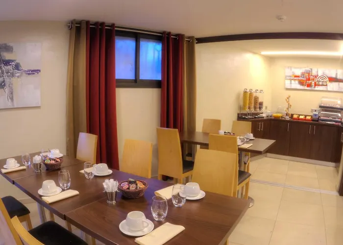 מלון & Restaurant Le Belvedere 3*